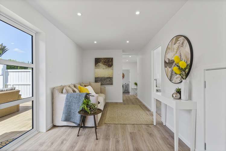 16 Paisley Street Mellons Bay_7