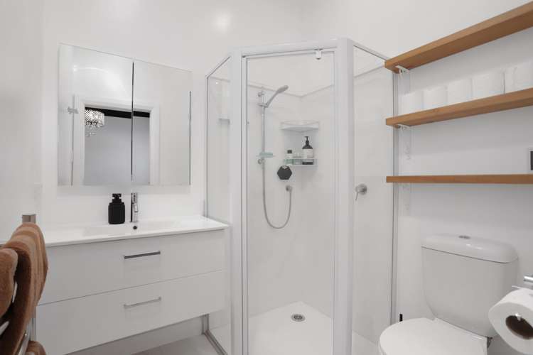 83 Golf Road New Lynn_16