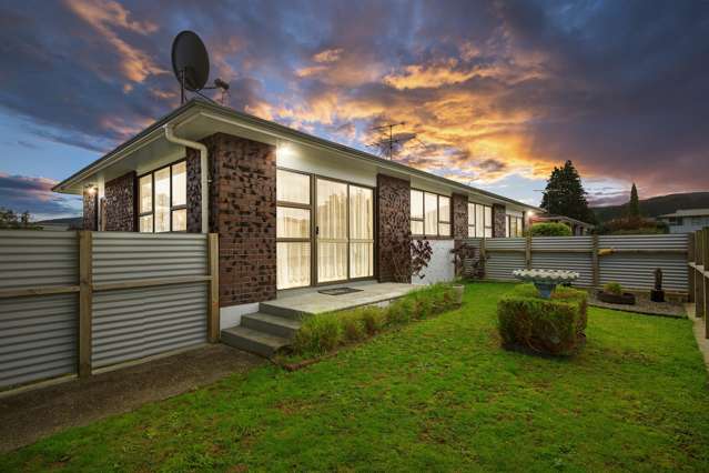 Charming 2-Bedroom Townhouse in Elderslea!