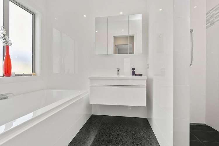 71 Baxter Michael Crescent Cambridge_15