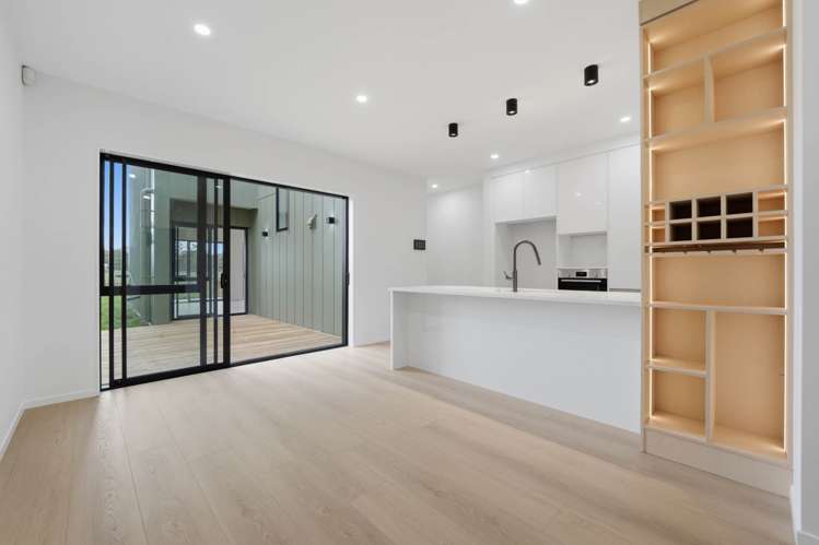 17 Karaka Village Parade Karaka_6