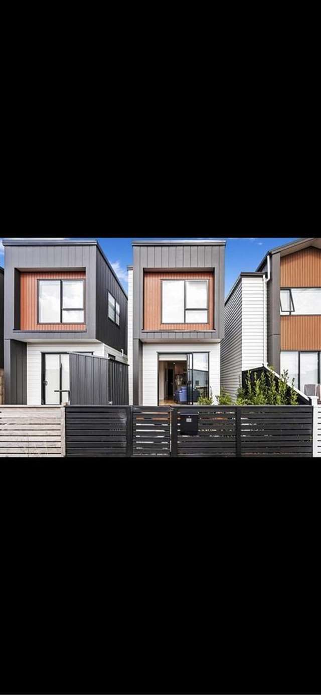 Modern 2BR Townhouse in Papakura