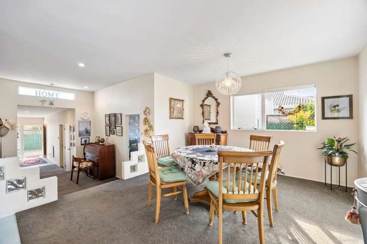 2/10 Dunn Place Farm Cove_13