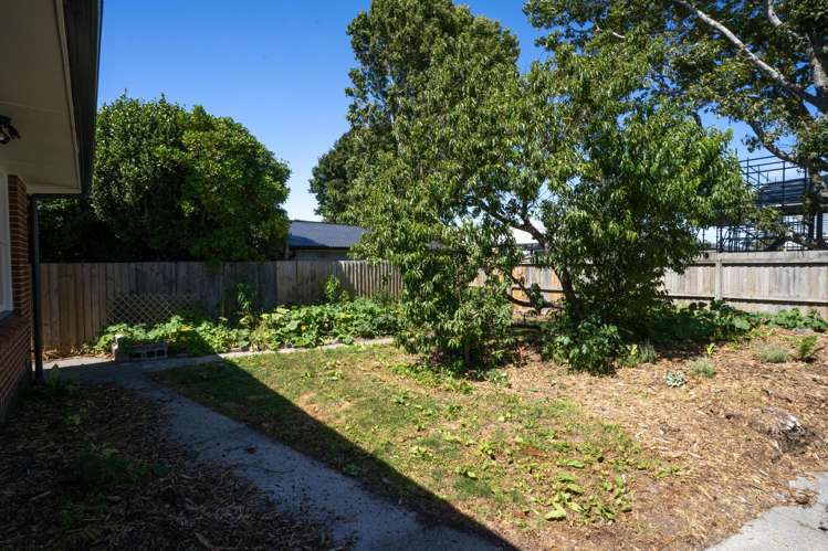 55 Woodbury Street Russley_30