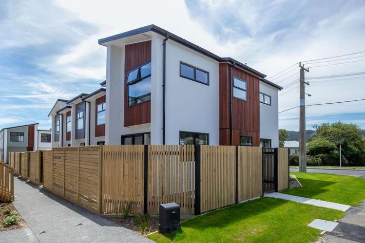 6-8 Reading Street Wainuiomata_11