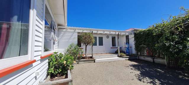 Charming 3BR Home - Paraparaumu Beach!