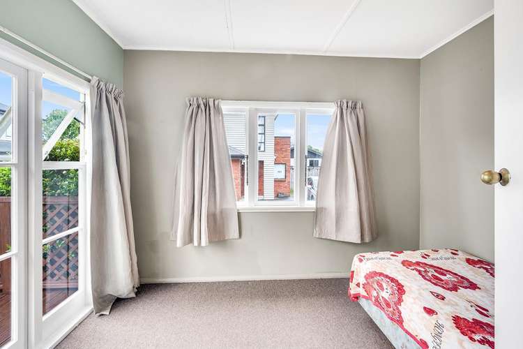 221 Fox Street Hamilton East_7