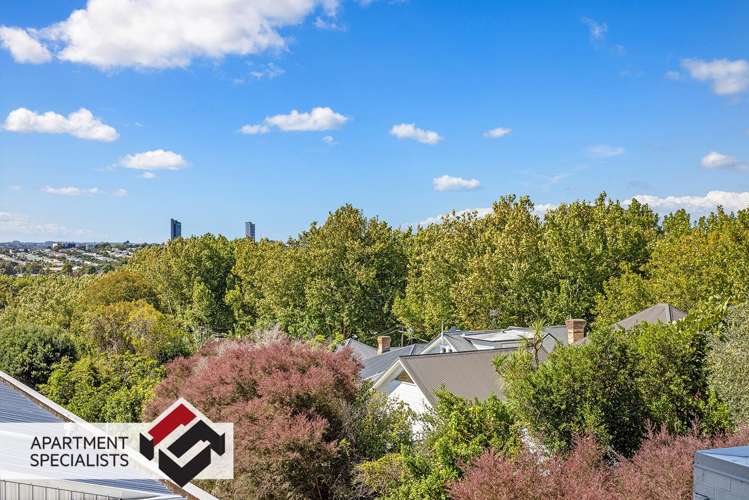 19 Surrey Crescent_5