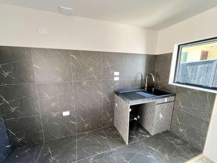 9/2145 Great North Road Avondale_13