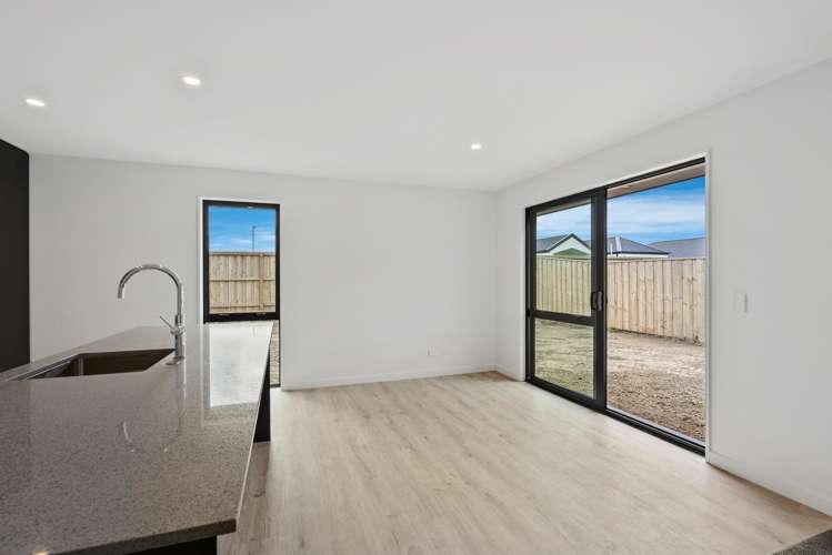 8 Vercoe Street Elgin_19