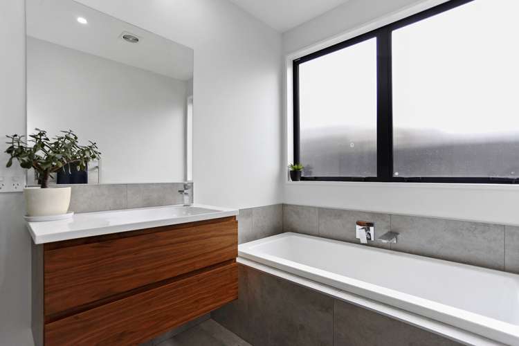 32 Brusio Drive Wigram_10