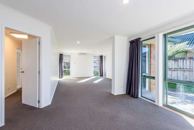 209 Old Farm Road Hamilton East_2