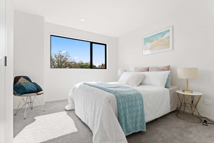 2/91 Beach Road Pahurehure_8