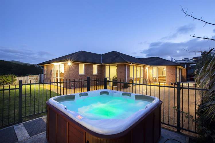 15 Tararua Close Aotea_0