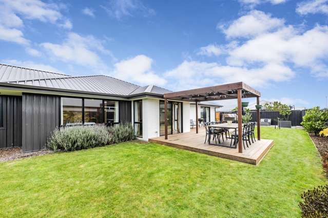 Priced to Sell, on a 828sqm section!!