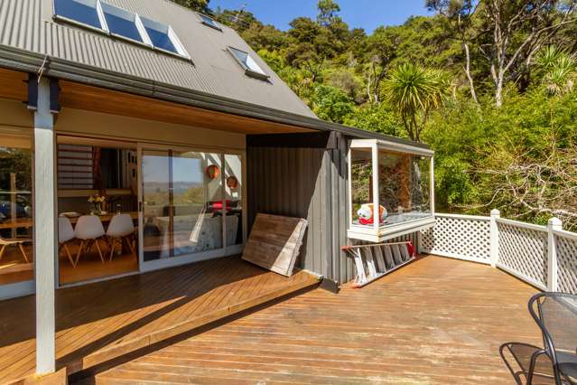 8 Whiorau Grove Lowry Bay_3