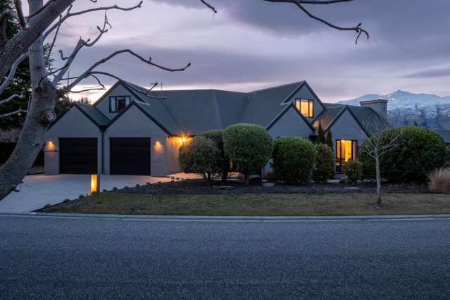 Sun-Soaked Quail Rise Home with Coronet Peak Views