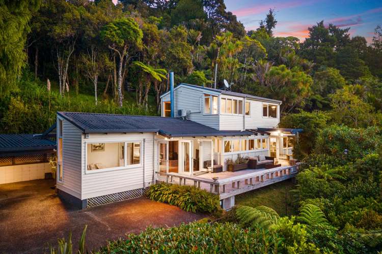 858 West Coast Road Waiatarua_25