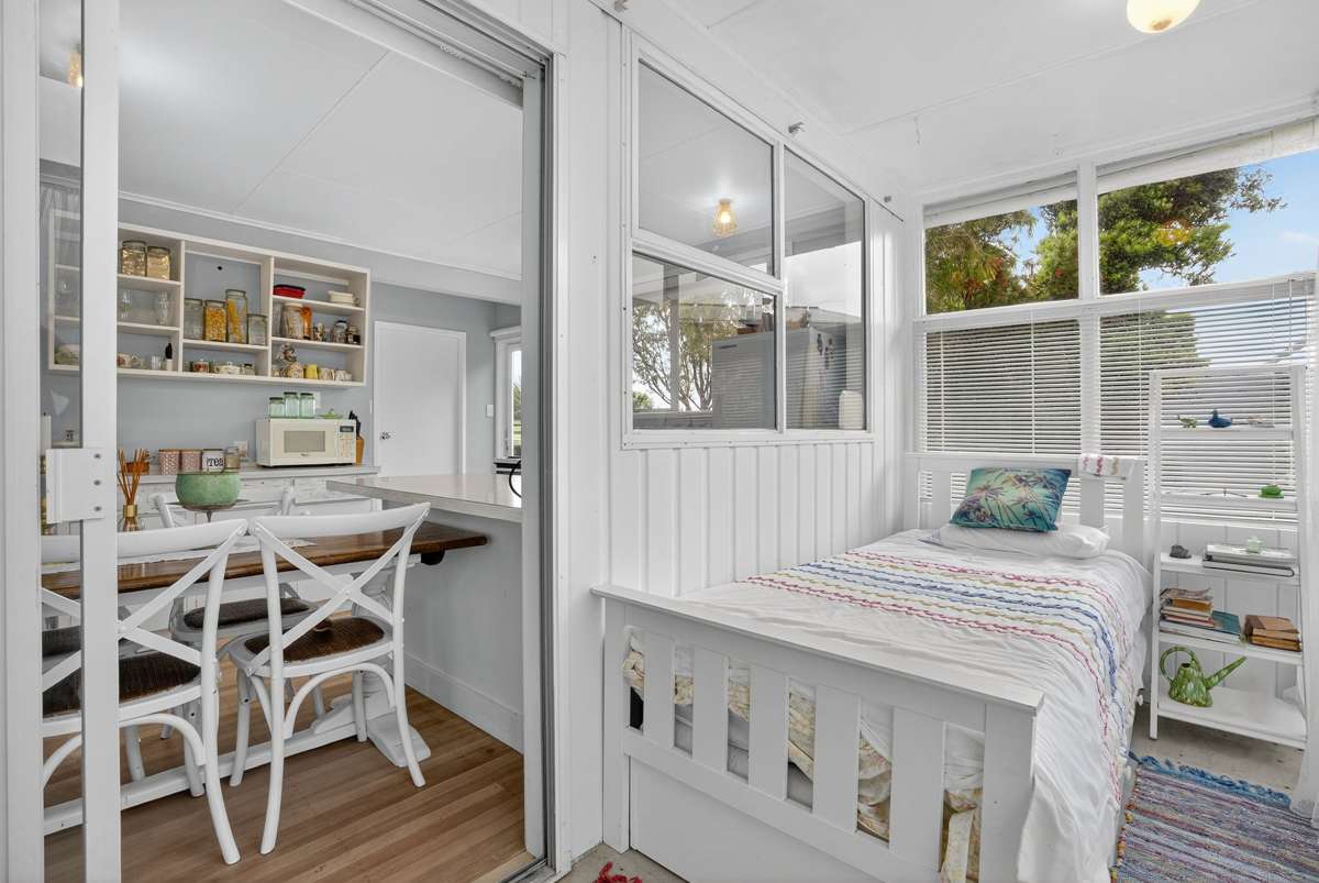 11 Kendale Drive, Matheson Bay_4