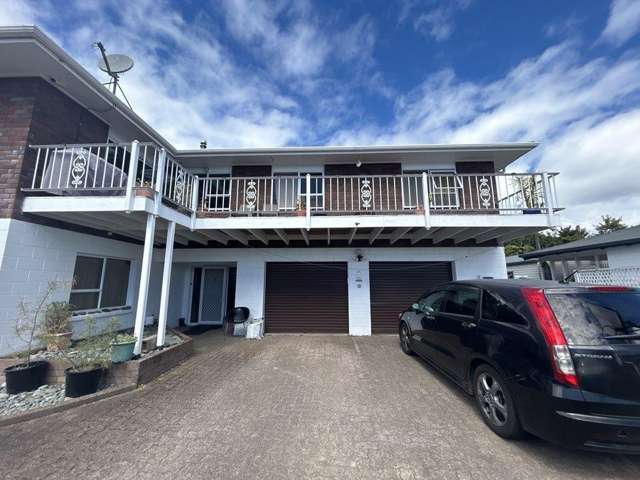 Spacious Lynmore Home + Self-Contained Unit