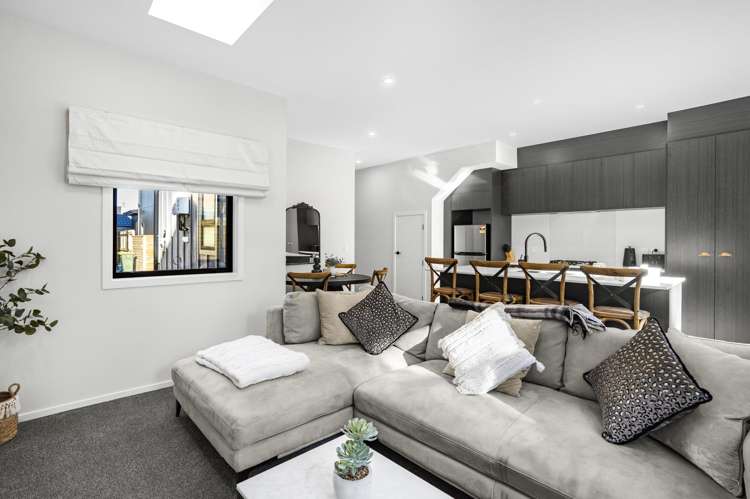 3/62 Queens Grove Hutt Central_6