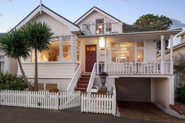 Harbourfront Charm with Breathtaking Views