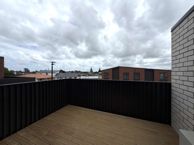 10-12 Humphreys Place Mangere_6