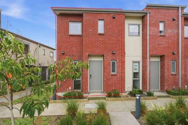 Modern Townhouse in Mangere East