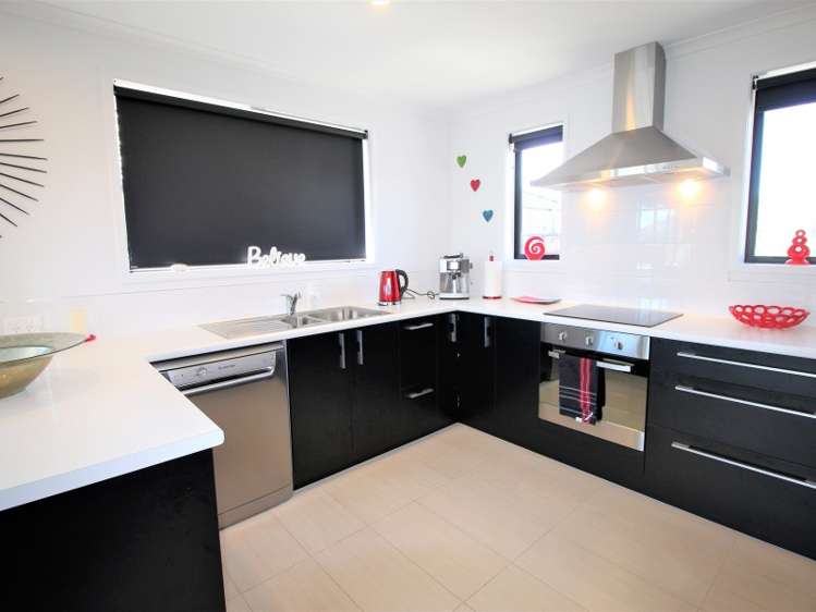 27 Plescher Crescent Leamington_8