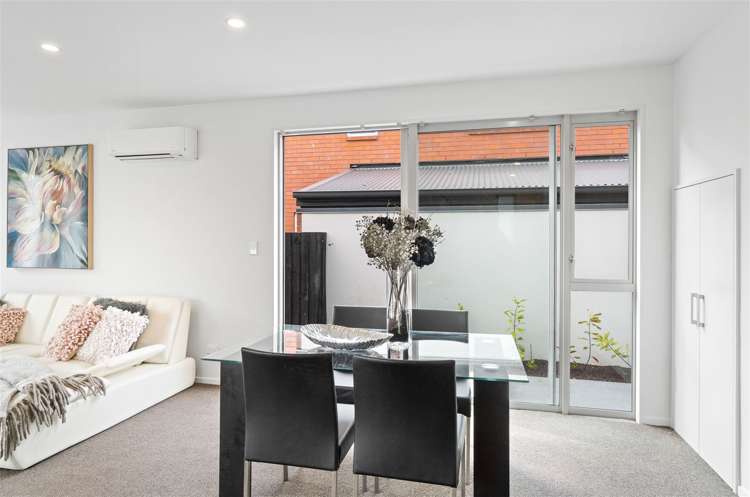 7/670 Ferry Road Woolston_6