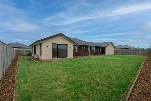 Five bedrooms in fabulous Faringdon West