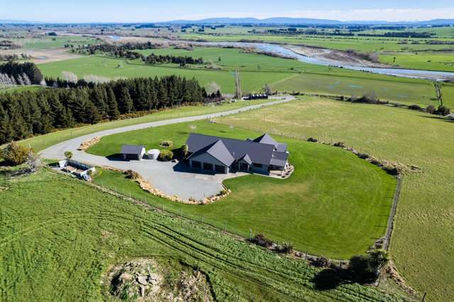 Country living with panoramic views!