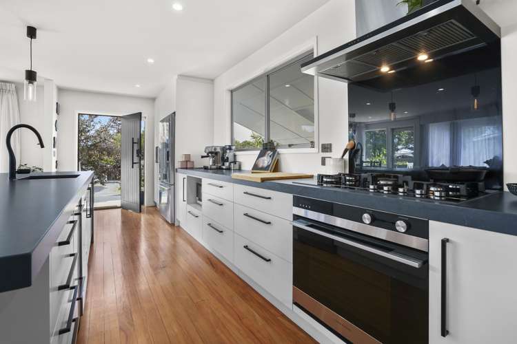 25 Finlow Drive Te Atatu South_8