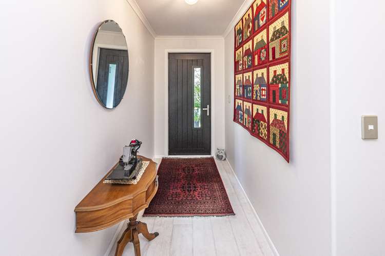 8 Lithgow Drive Otamatea_4