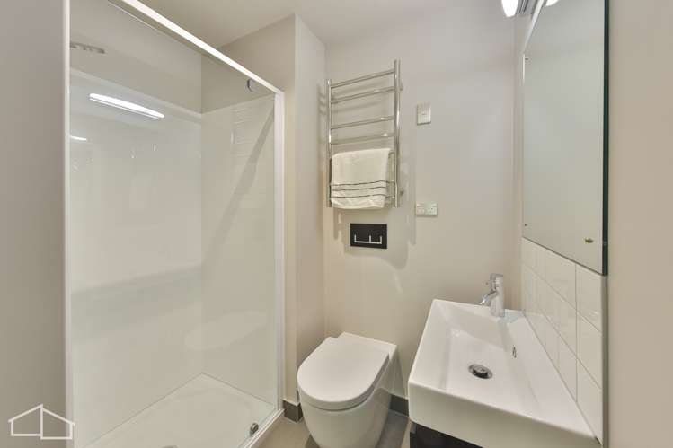 57 Staincross Street Green Bay_35