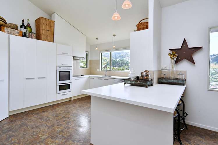 30 Bridle Path_5