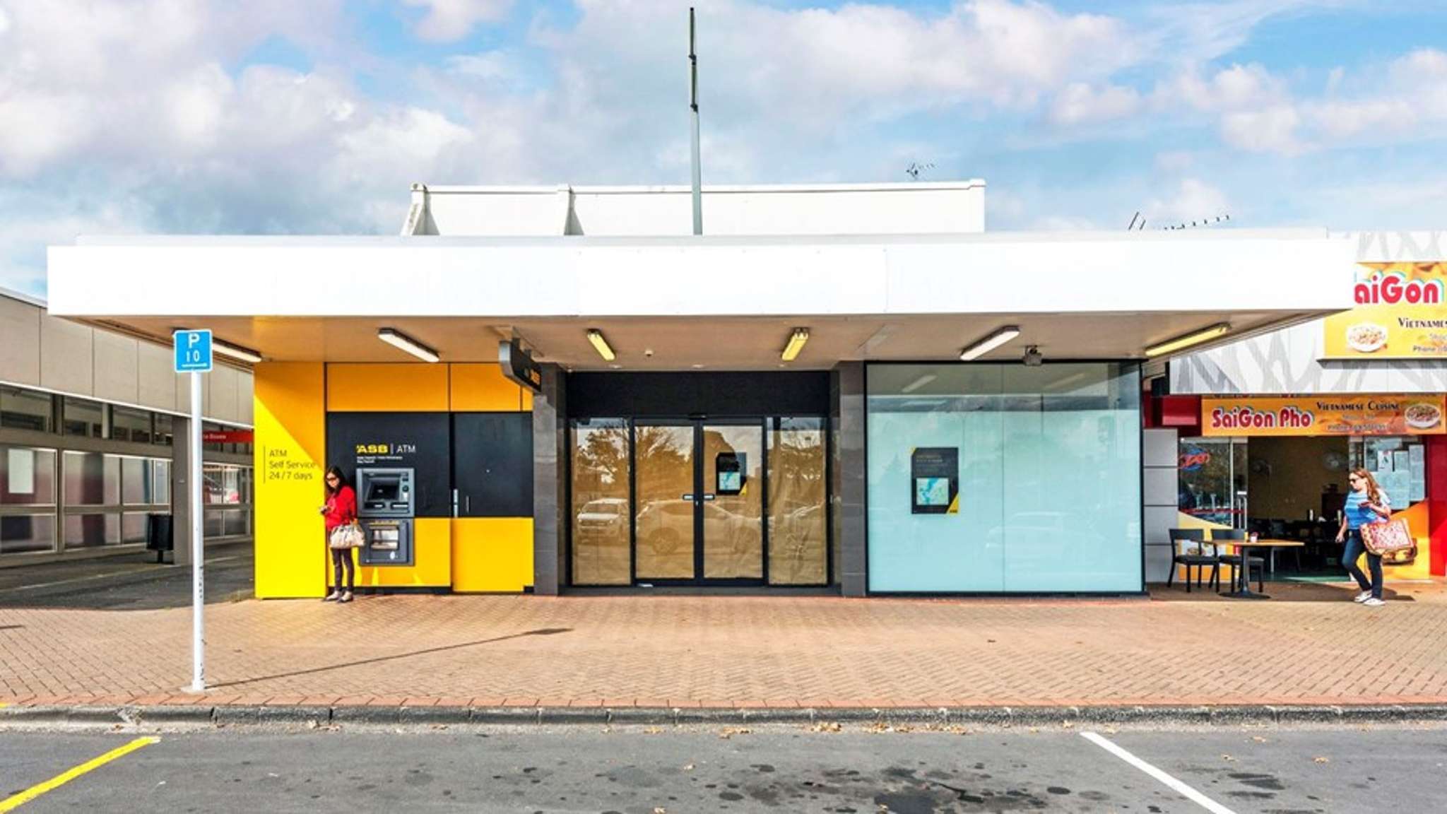 Income earning ATM with former Pakuranga bank