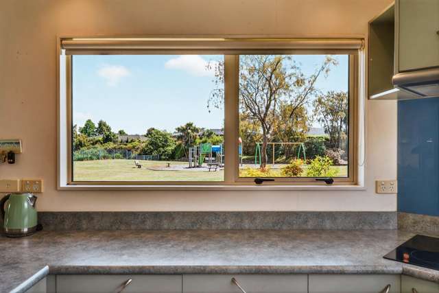 2/35 Fairview Terrace Waipahihi_3