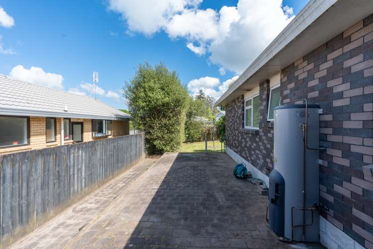 96 Dixon Road Glenview_16