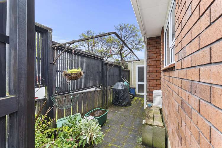 8 Burns Street Westown_13