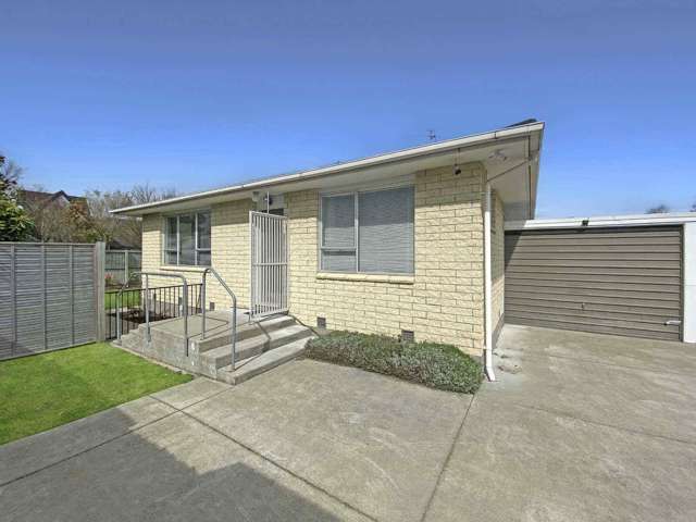 BISHOPDALE - 2 BEDROOMS, 1 BATHROOM, HEATPUMP, SINGLE GARAGE