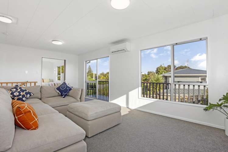 1 Goldie Place Waikanae Beach_1