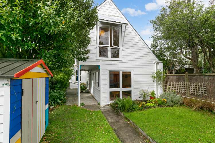 24 Hargreaves Street Mount Cook_1