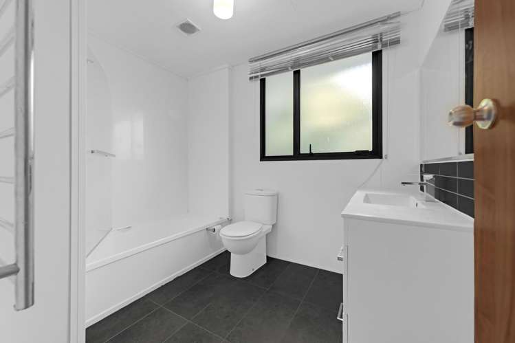 1/25 Taranui Place Henderson_14