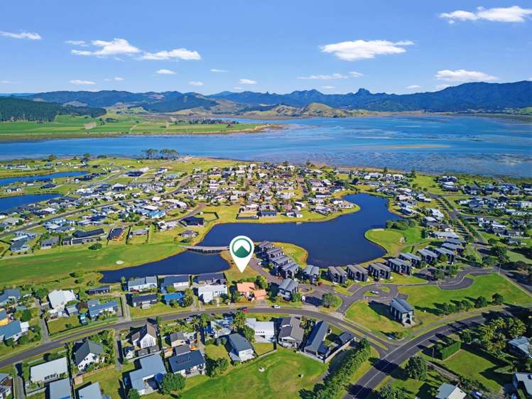 102 The Fairway Matarangi_15