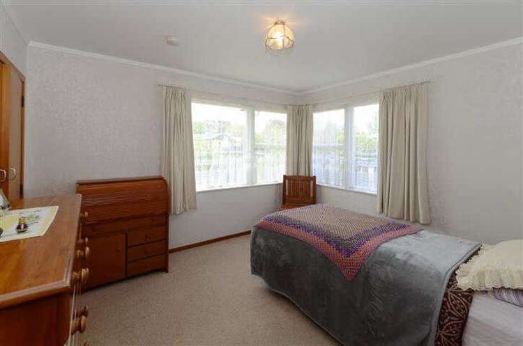 5 Colstone Street Glenview_11