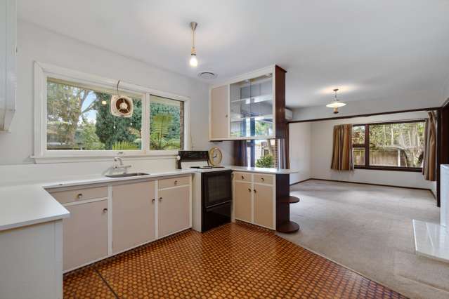 59 Woodbury Street Russley_1