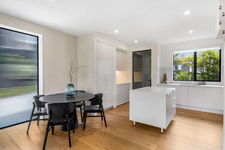 2/37 Glen Atkinson Street St Heliers_18