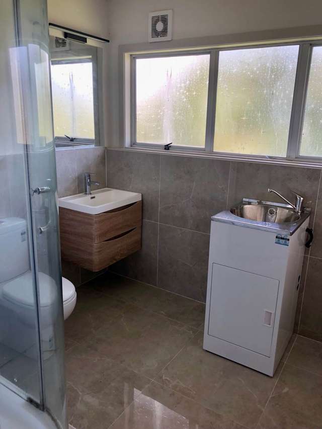 2/18 Chipping Dale Mangere Bridge_4