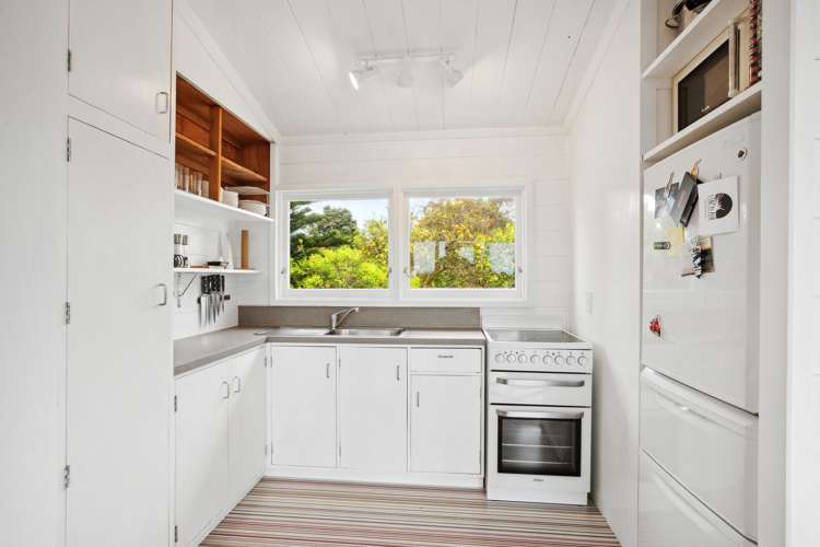 42 Queens Road Waikanae Beach_11